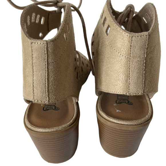 Brash Gladiator Cut Out Lace Up Open Toe Block Heel Women's Size 7 - Picture 3 of 6